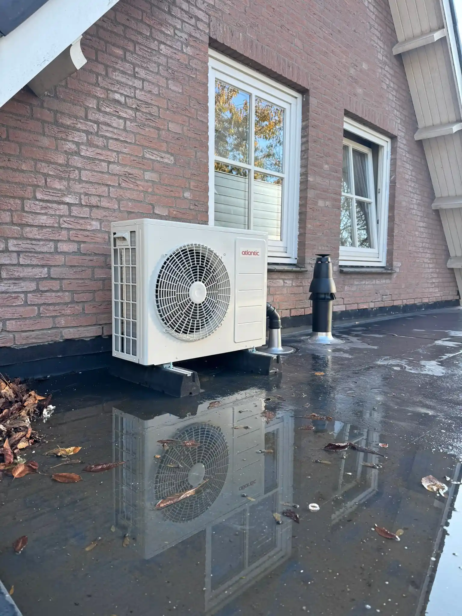 buitenunit-airco-warmtepomp-plat-dak-kroflar Airco installatie Almere